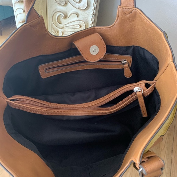 Mustard and brown large purse - Picture 4 of 6